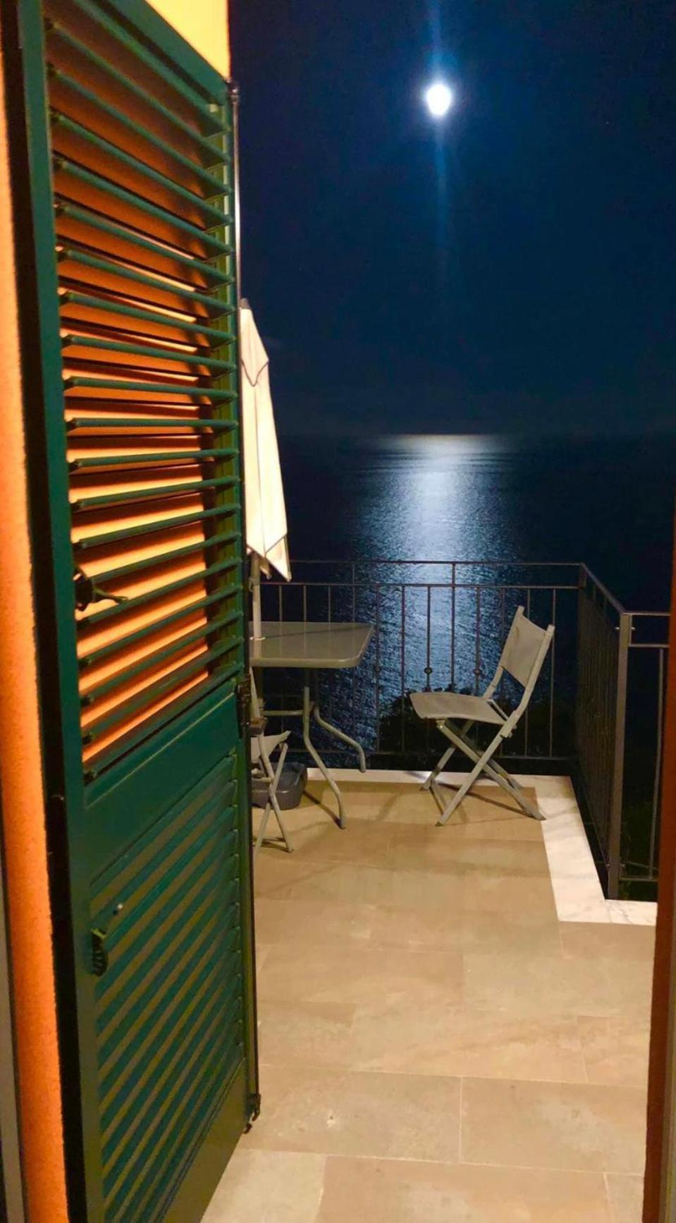 Вілла Orangehouse Cinque Terre. Private Parking Ріомаджоре Екстер'єр фото